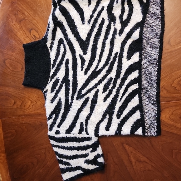 Zebra sweater- super soft & oversized - Picture 2 of 12